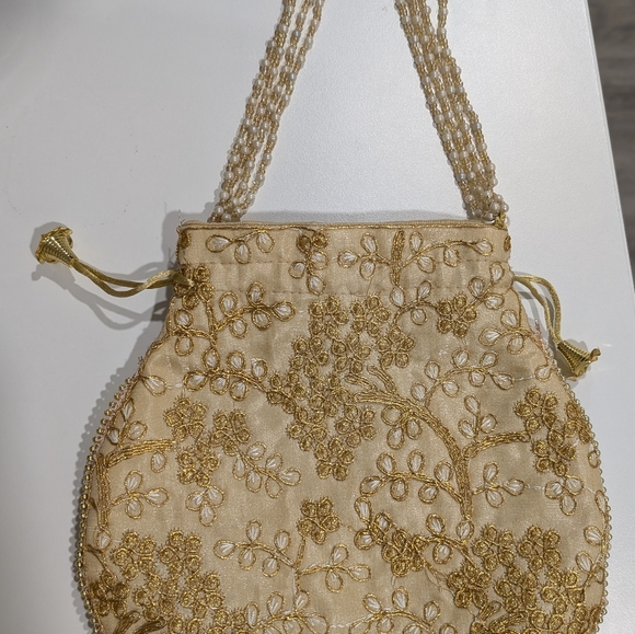 Embroidery pouch - Picture 2 of 5
